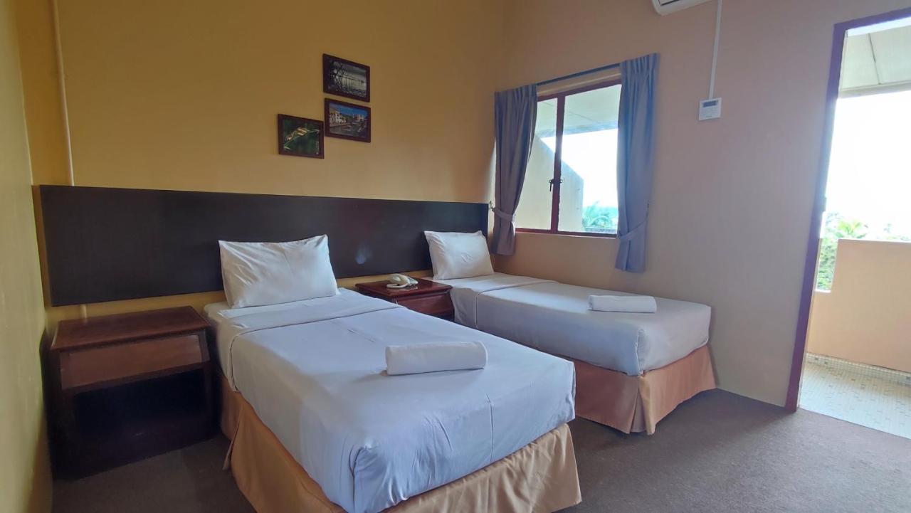 Mersing Merlin Inn Екстер'єр фото