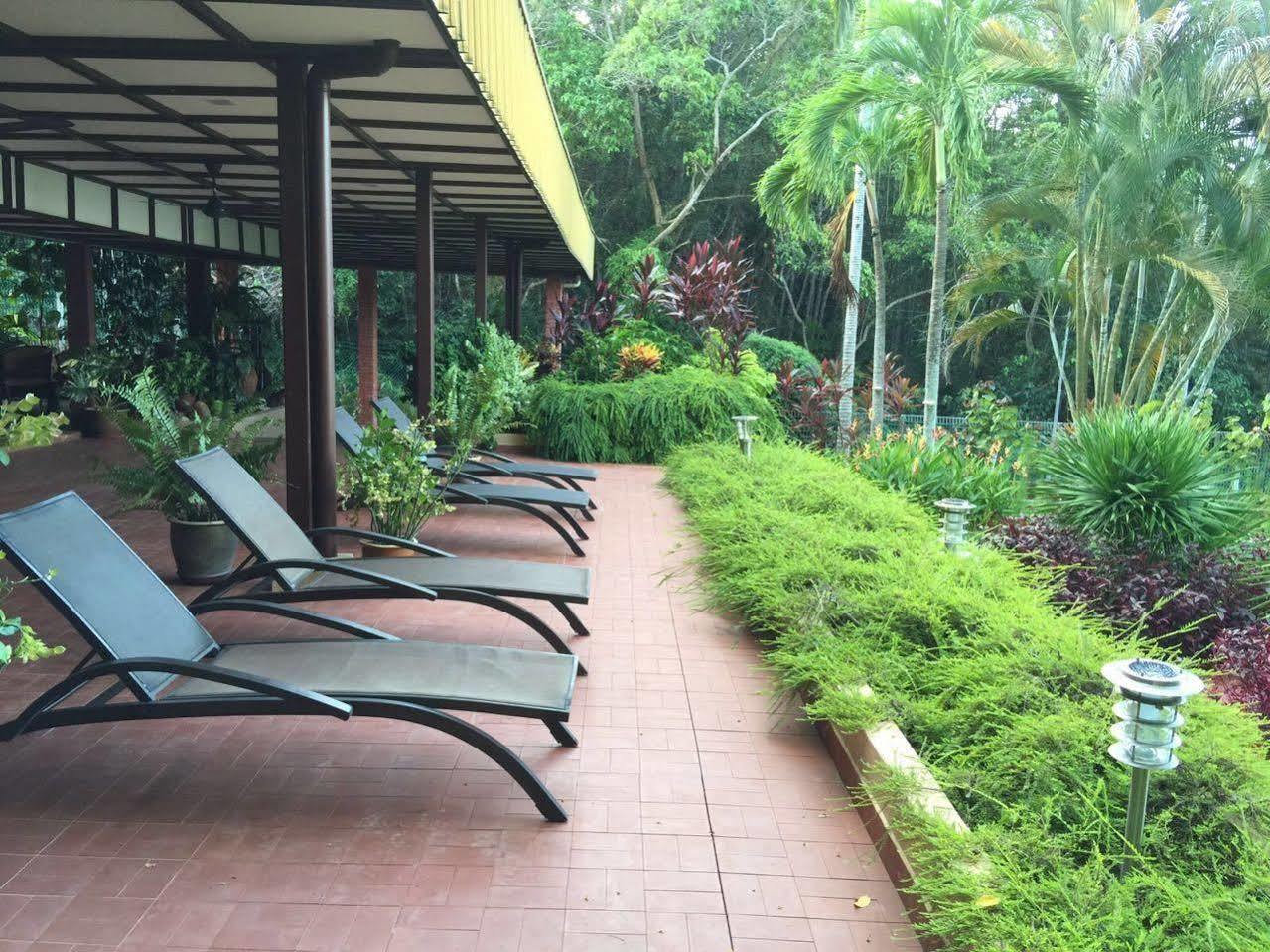 Mersing Merlin Inn Екстер'єр фото