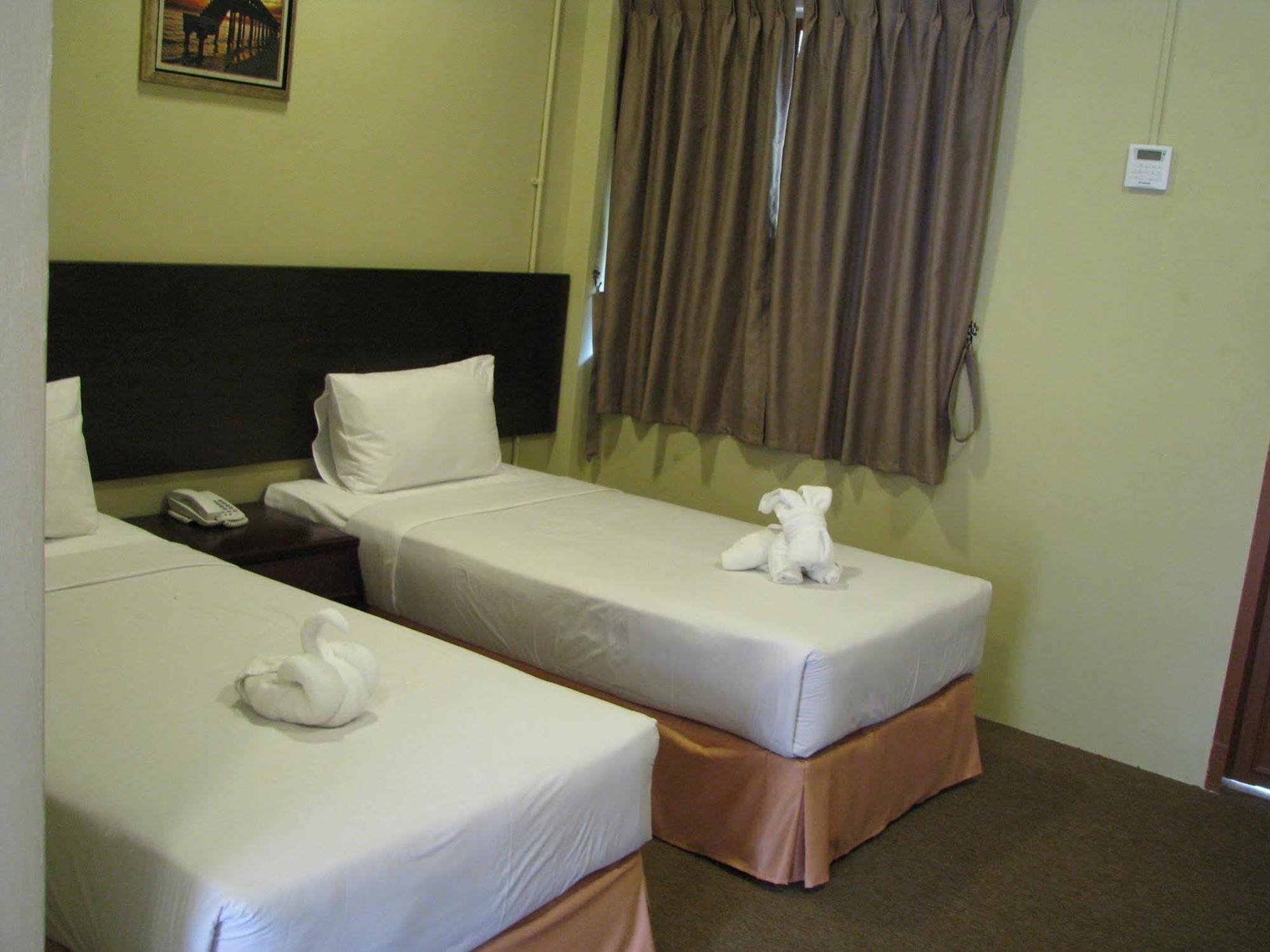 Mersing Merlin Inn Екстер'єр фото