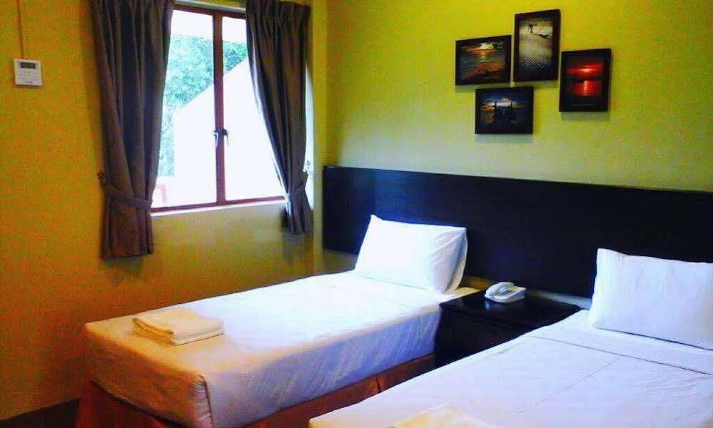 Mersing Merlin Inn Екстер'єр фото