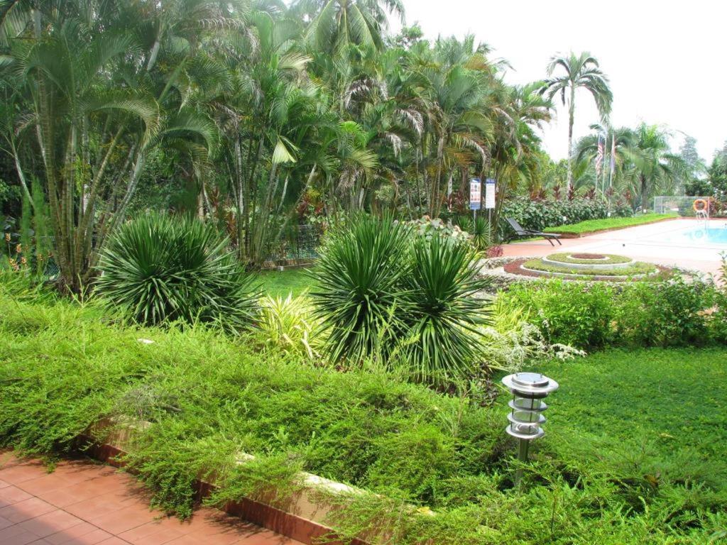 Mersing Merlin Inn Екстер'єр фото