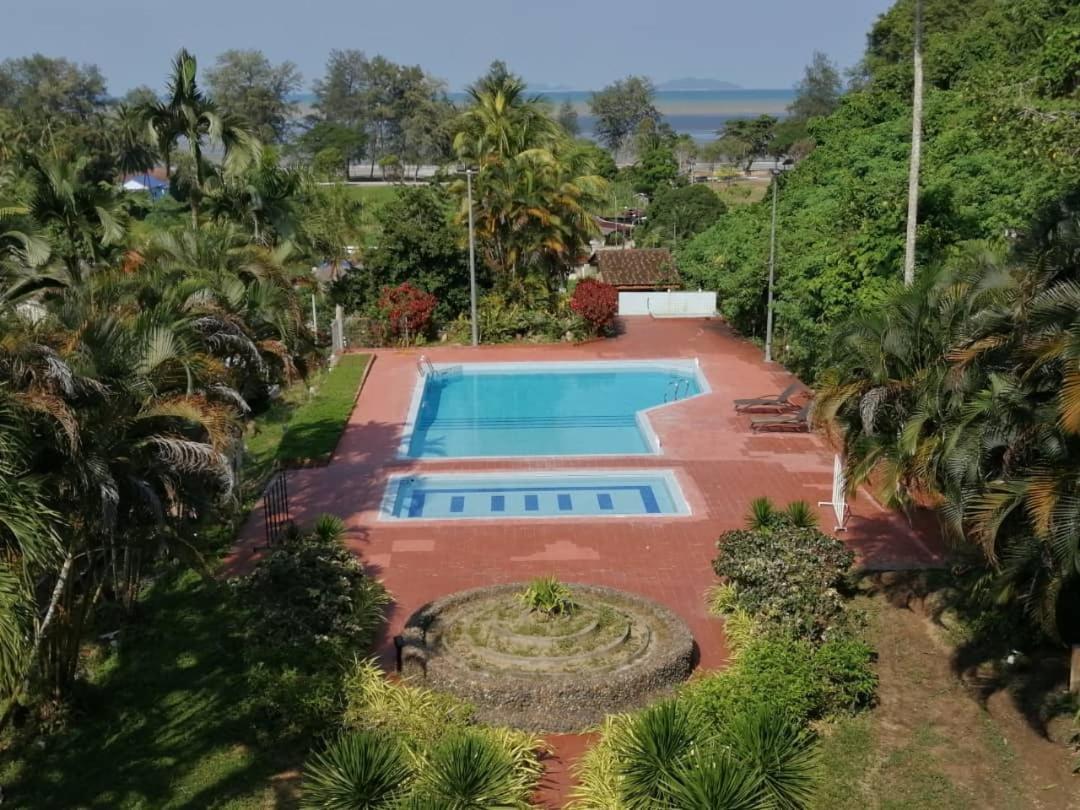 Mersing Merlin Inn Екстер'єр фото